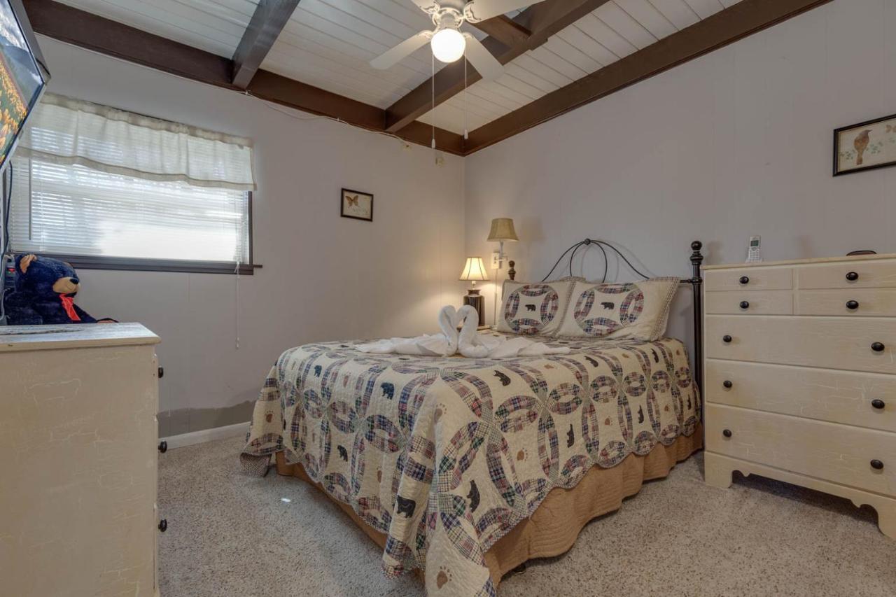 Bear View Chalet, 3 Bedroom, Pool, Pets, Arcades, Wifi, Hot Tub, Sleeps 12 جاتلينبرج المظهر الخارجي الصورة