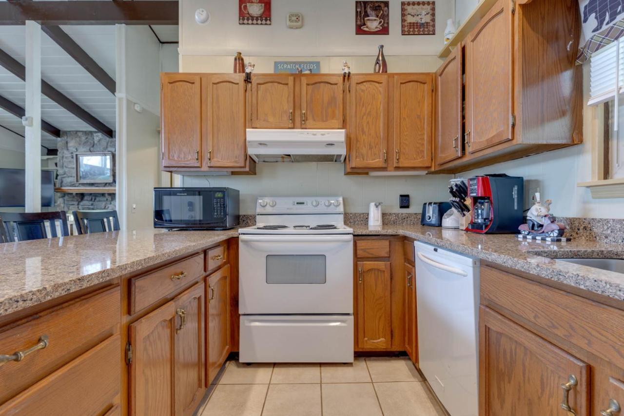 Bear View Chalet, 3 Bedroom, Pool, Pets, Arcades, Wifi, Hot Tub, Sleeps 12 جاتلينبرج المظهر الخارجي الصورة