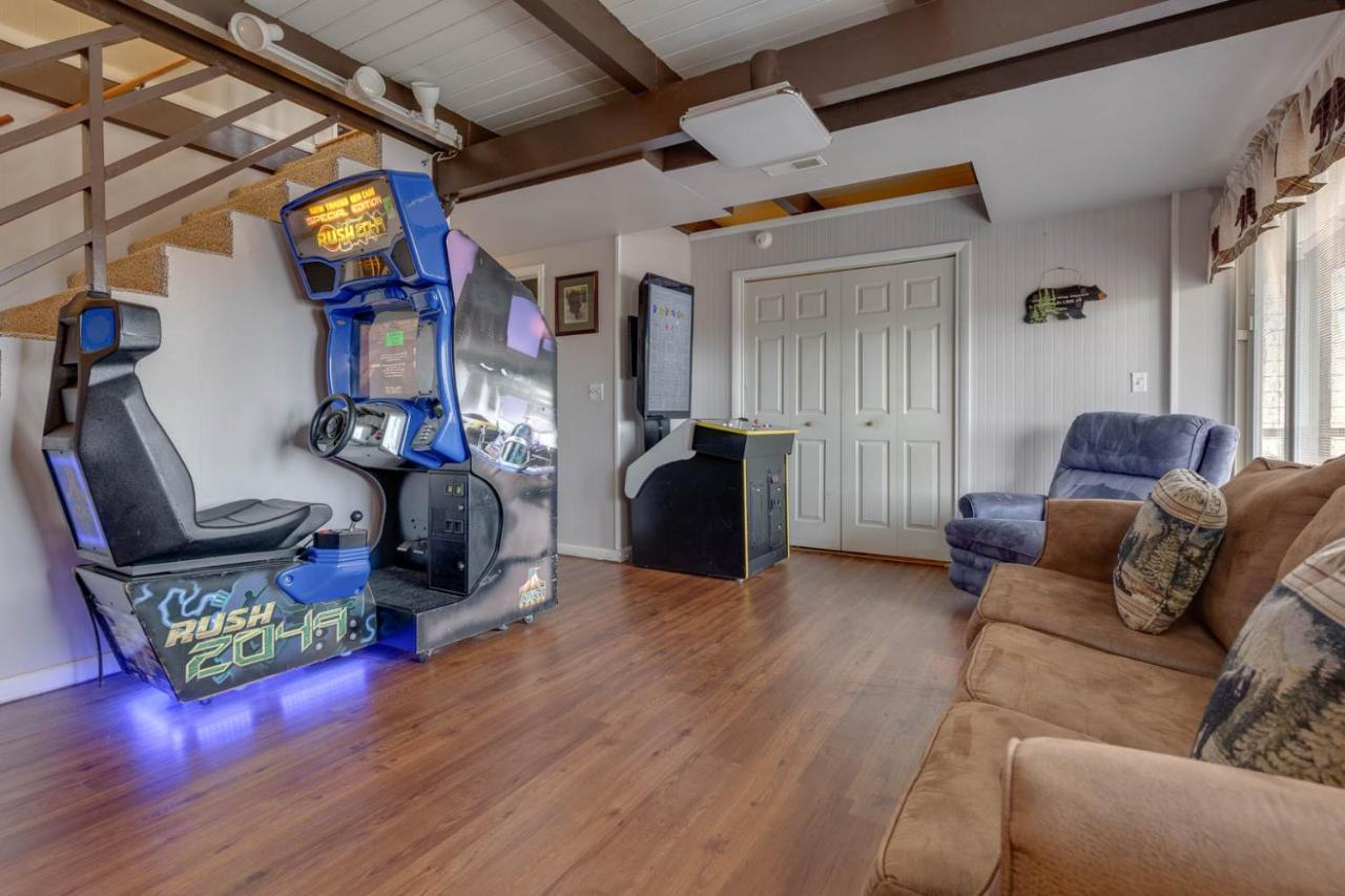 Bear View Chalet, 3 Bedroom, Pool, Pets, Arcades, Wifi, Hot Tub, Sleeps 12 جاتلينبرج المظهر الخارجي الصورة